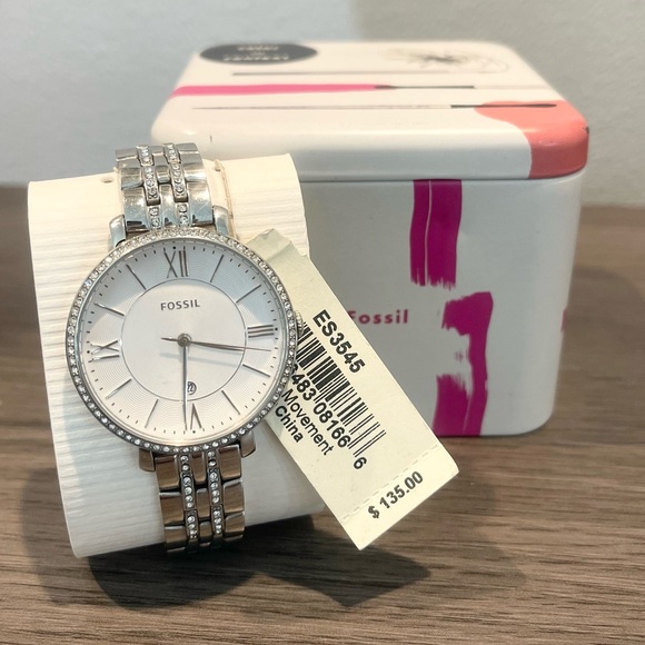 Women’s Fossil Watch - Elegant or Everyday Wear - Picture 1 of 6